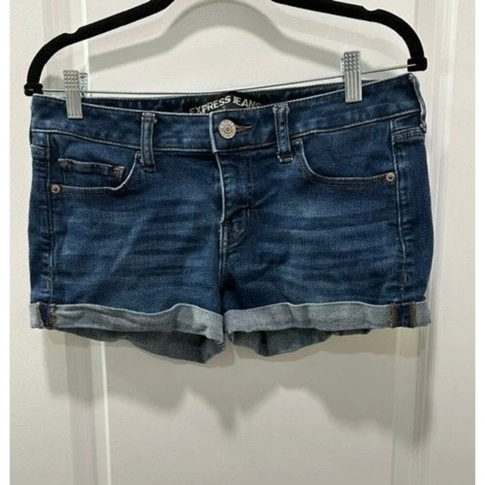Express Ultimate Stretch Performance Shortie Relaxed Low Rise Denim Shorts SZ 6